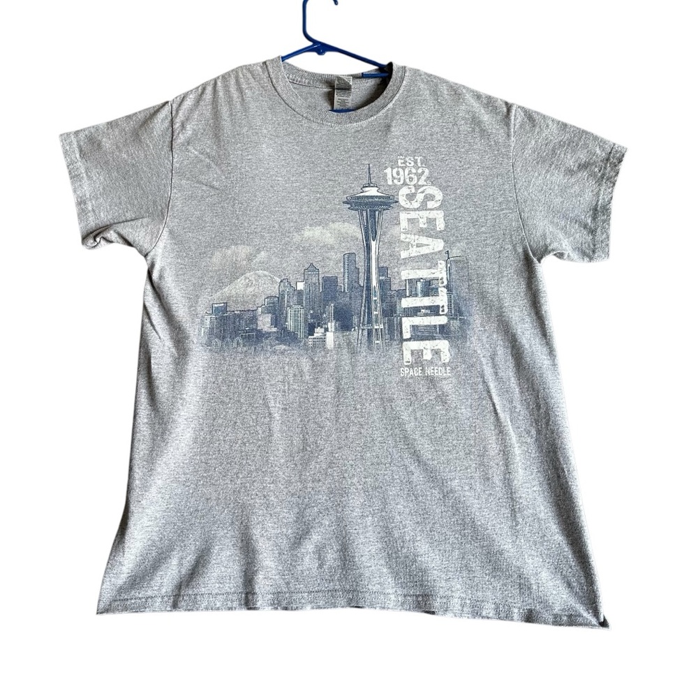 GILDAN MENS SPELL OUT SEATTLE WASHINGTON SHORT SLEEVE T-SHIRT SZ L